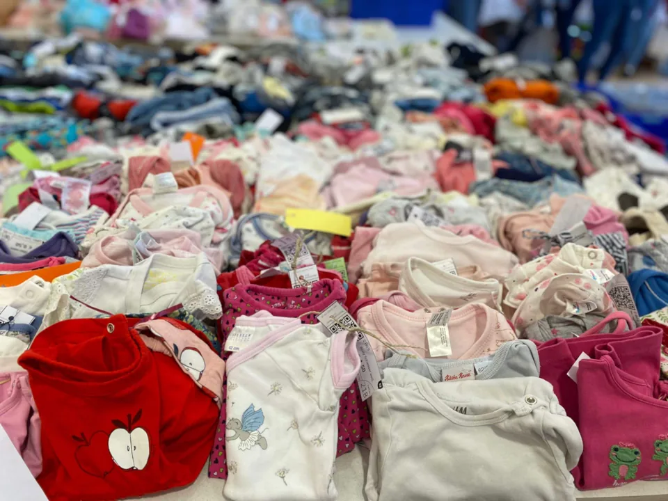 Babykleidung, nach Größen sortiert