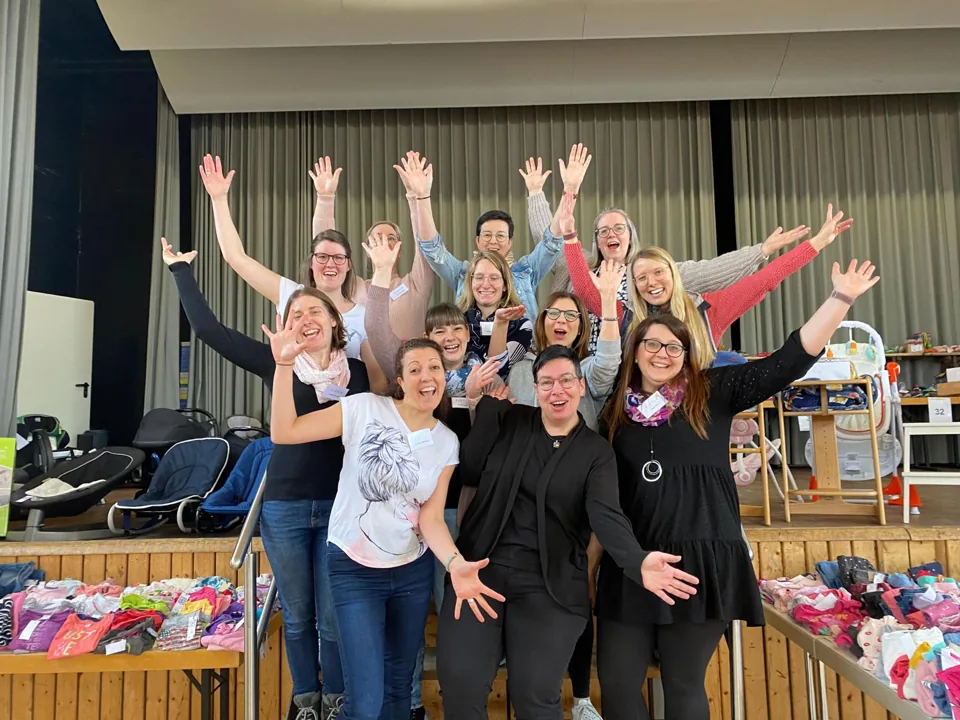 Das fröhliche Basarteam in der Ullenburghalle